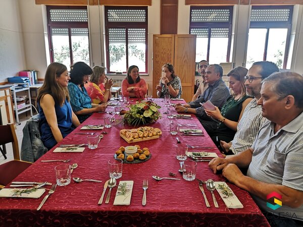 A escola convidou e o “curso de cozinha” confecionou e serviu…
